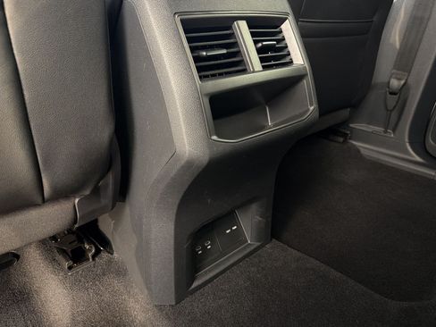 Used 2023 Volkswagen Atlas Cross Sport SE FWD image 31