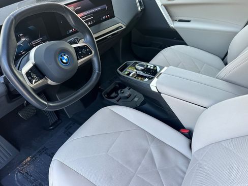 Used 2024 BMW iX xDrive50 w/ Sport Package AWD/4WD image 11