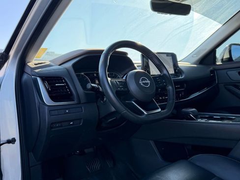 Used 2022 Nissan Rogue SL w/ SL Premium Package image 11