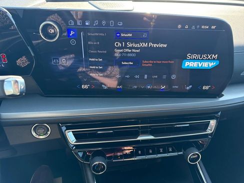 Used 2025 Chevrolet Traverse LT w/ Enhanced Driving Package image 23