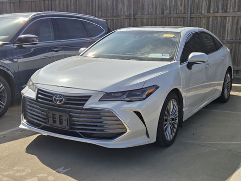 Used 2022 Toyota Avalon Limited image 1