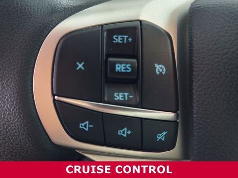 Used 2023 Ford Explorer XLT image 18