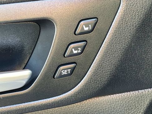 Used 2017 Toyota Highlander Limited FWD image 24