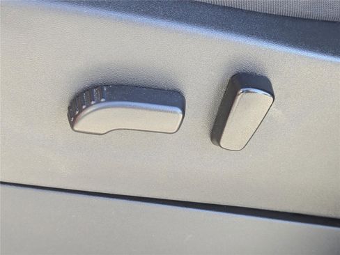 Used 2023 Nissan Frontier SV w/ SV Convenience Package image 21