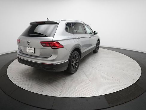 Used 2024 Volkswagen Tiguan SE image 37