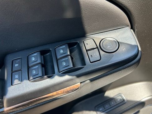 Used 2020 Chevrolet Suburban LT AWD/4WD image 29