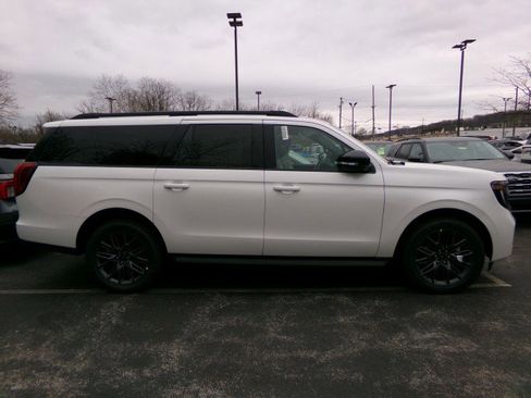 New 2026 Ford Expedition Max Platinum w/ Stealth Appearance Package image 4