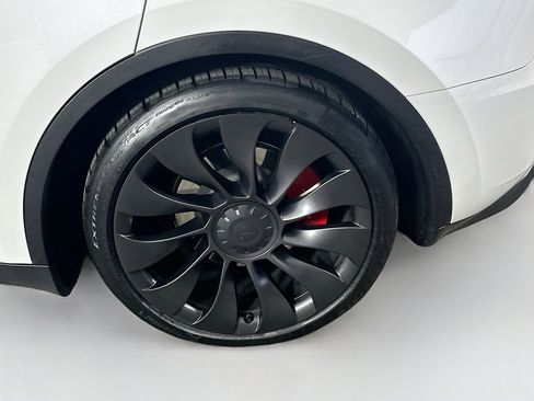 Used 2023 Tesla Model Y Performance image 11