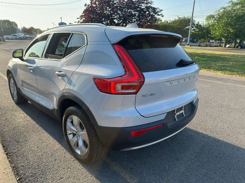Used 2022 Volvo XC40 T5 Momentum AWD/4WD image 7