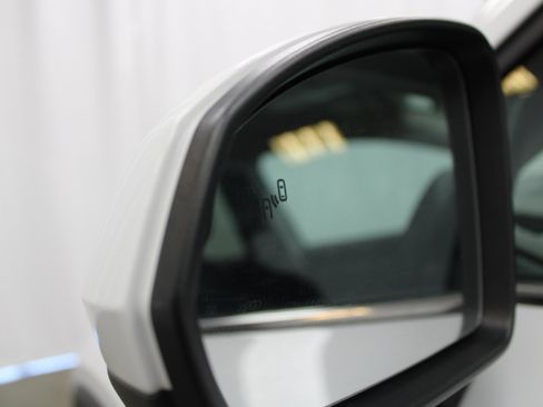 Used 2022 Volkswagen Taos SE image 9