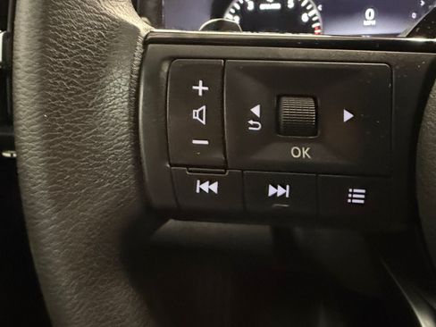 Used 2022 Nissan Pathfinder S FWD image 17
