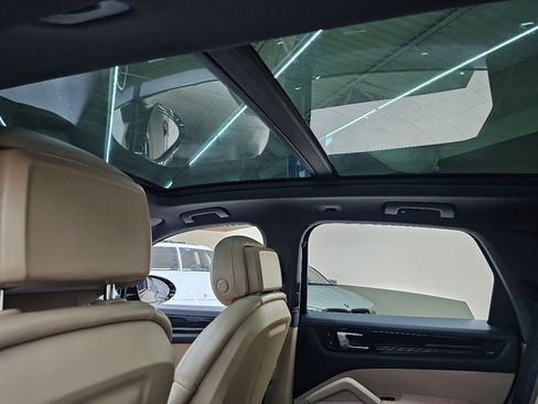 Used 2020 Porsche Cayenne image 40