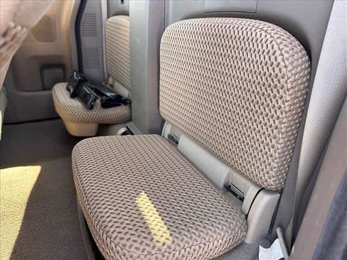 Used 2012 Nissan Frontier SV image 11