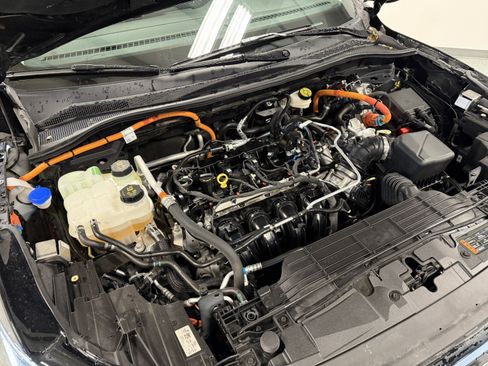 Used 2025 Ford Escape Platinum image 30