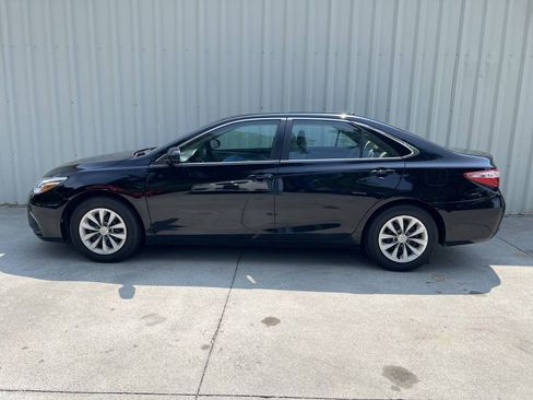 Used 2017 Toyota Camry LE w/ Moonroof Package FWD image 7