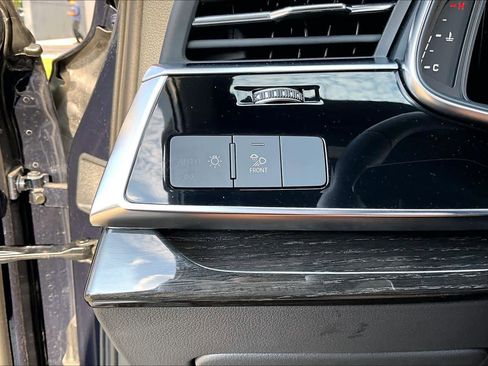 Used 2025 Audi Q7 3.0T Premium Plus image 32