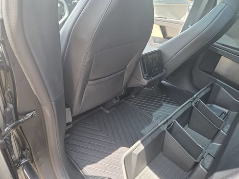 Used 2024 Tesla Cybertruck AWD Crew Cab image 20