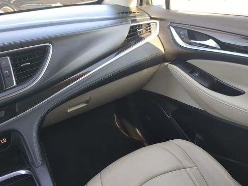 Used 2020 Buick Enclave Essence w/ Sound and Sites Package image 17