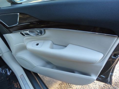 Used 2017 Volvo XC90 T6 Momentum w/ Vision Package AWD/4WD image 18