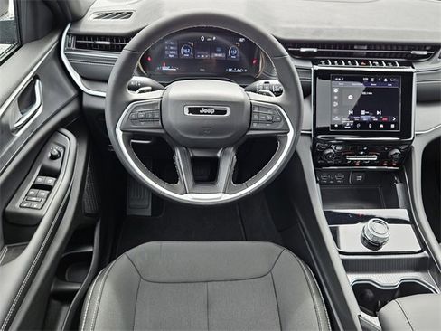 New 2025 Jeep Grand Cherokee Laredo X w/ Luxury Tech Group I image 5