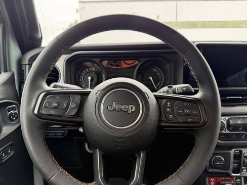 Used 2024 Jeep Wrangler Unlimited AWD/4WD image 13