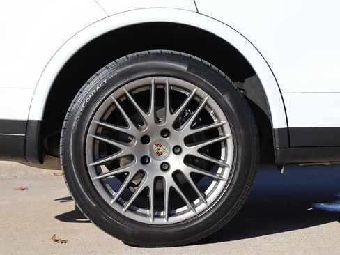 Used 2018 Porsche Cayenne Platinum Edition image 57