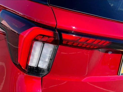 Certified 2025 Ford Explorer ST image 29