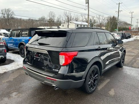 Certified 2022 Ford Explorer XLT w/ Equipment Group 202A image 5