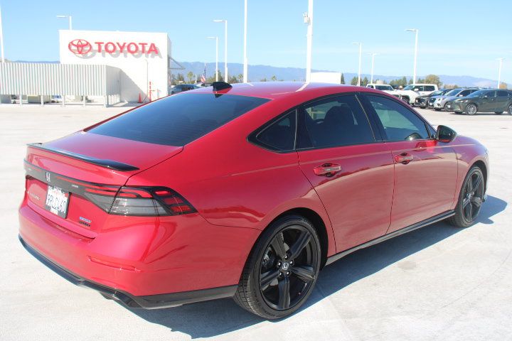 Used 2025 Honda Accord Sport image 3