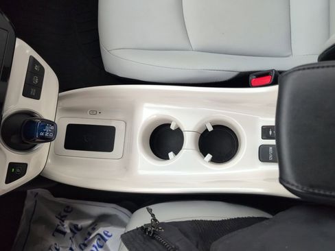 Used 2017 Toyota Prius Prime Premium image 28