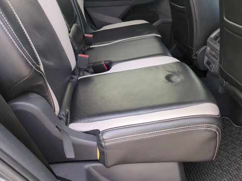 Used 2018 Volkswagen Tiguan S image 25