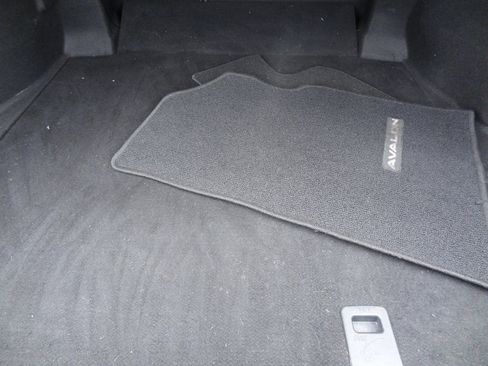 Used 2019 Toyota Avalon Limited image 15