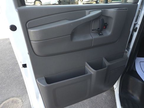 Used 2015 GMC Savana 3500 image 14