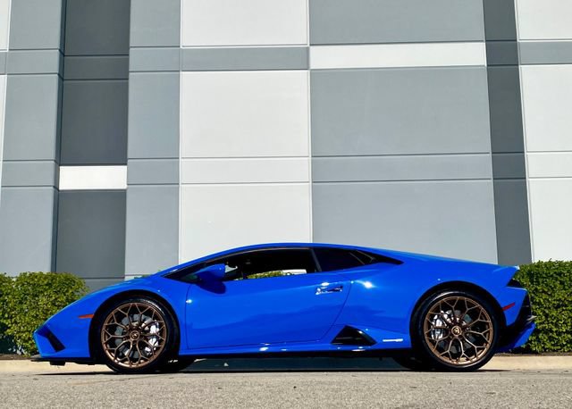 Used 2021 Lamborghini Huracan EVO RWD image 3