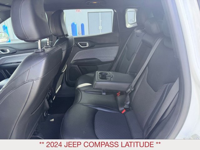 Used 2024 Jeep Compass Latitude AWD/4WD image 16
