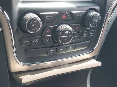 Used 2015 Jeep Grand Cherokee Overland AWD/4WD image 29