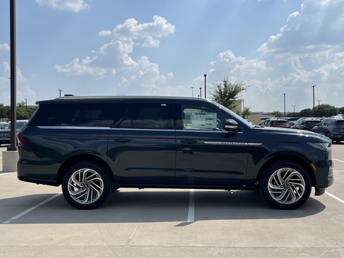 New 2025 Lincoln Navigator L Reserve image 10