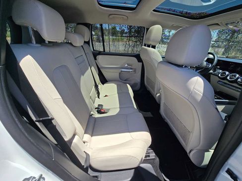 Used 2023 Mercedes-Benz GLB 250 4MATIC image 12