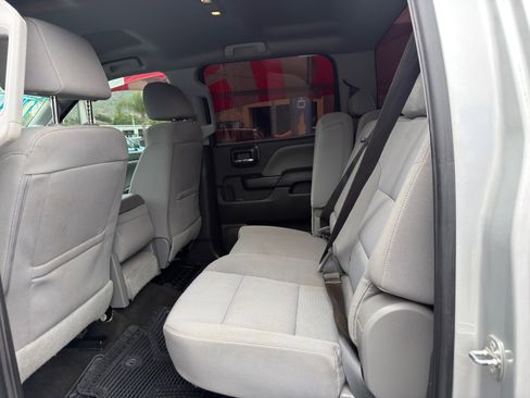 Used 2018 Chevrolet Silverado 1500 Custom w/ Custom Value Package RWD image 19