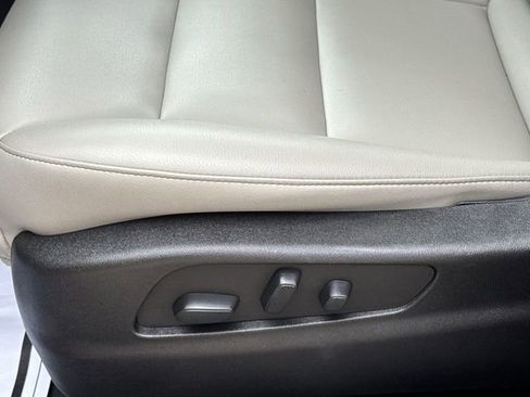 Certified 2023 Cadillac XT4 Luxury w/ Cold Weather Package image 15