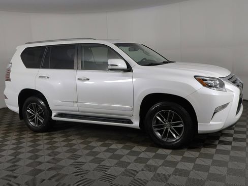 Used 2018 Lexus GX 460 image 19
