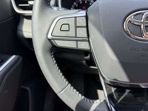 Used 2021 Toyota Highlander XLE FWD image 16
