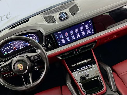 Used 2024 Porsche Cayenne Coupe image 19