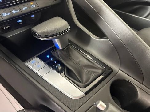 Used 2024 Hyundai Elantra SEL FWD image 25