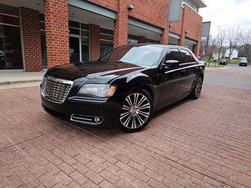 Used 2013 Chrysler 300 S w/ Luxury Group RWD image 3