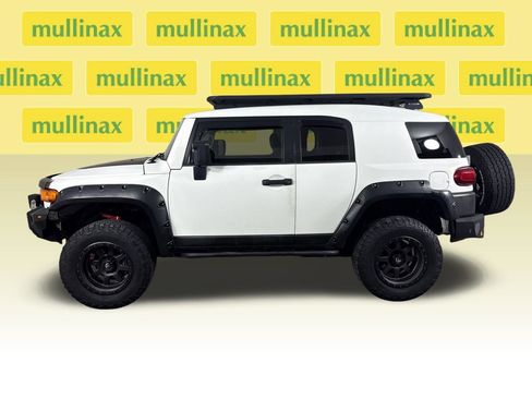 Used 2014 Toyota FJ Cruiser 4WD w/ Upgrade Package image 12