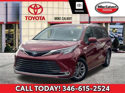 Certified 2023 Toyota Sienna XLE