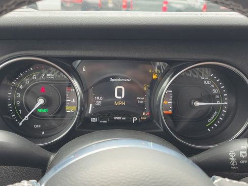 Used 2023 Jeep Wrangler Unlimited Sahara w/ Cold Weather Group AWD/4WD image 38