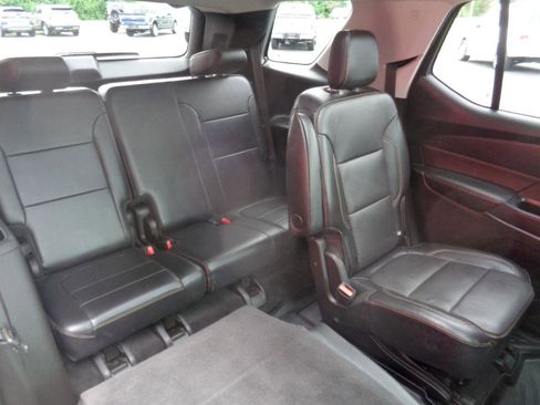 Used 2018 Chevrolet Traverse LT AWD/4WD image 16