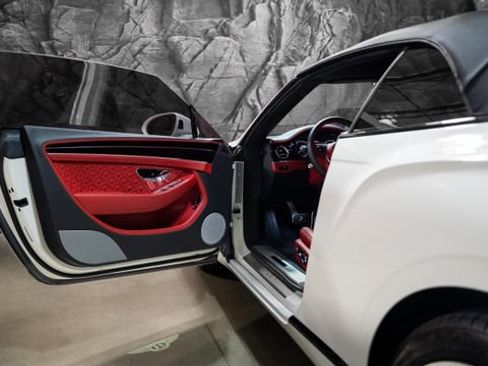 Used 2022 Bentley Continental GT image 5
